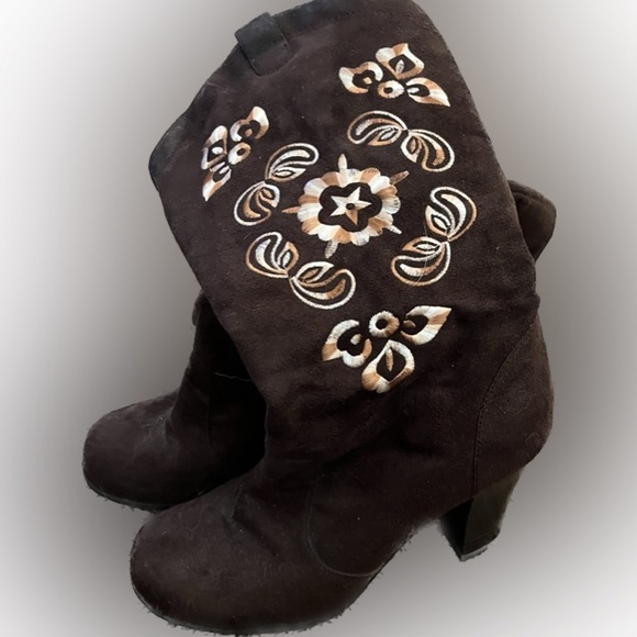 Vintage Ellemeno size 8 brown suede dress boots. Early 1990’s. Embroidered. EUC. - Picture 5 of 16